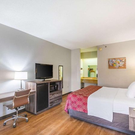 Royal Palms Inn Stockbridge Bagian luar foto