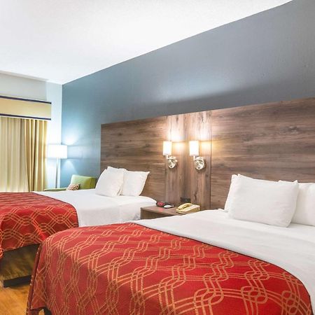 Royal Palms Inn Stockbridge Bagian luar foto