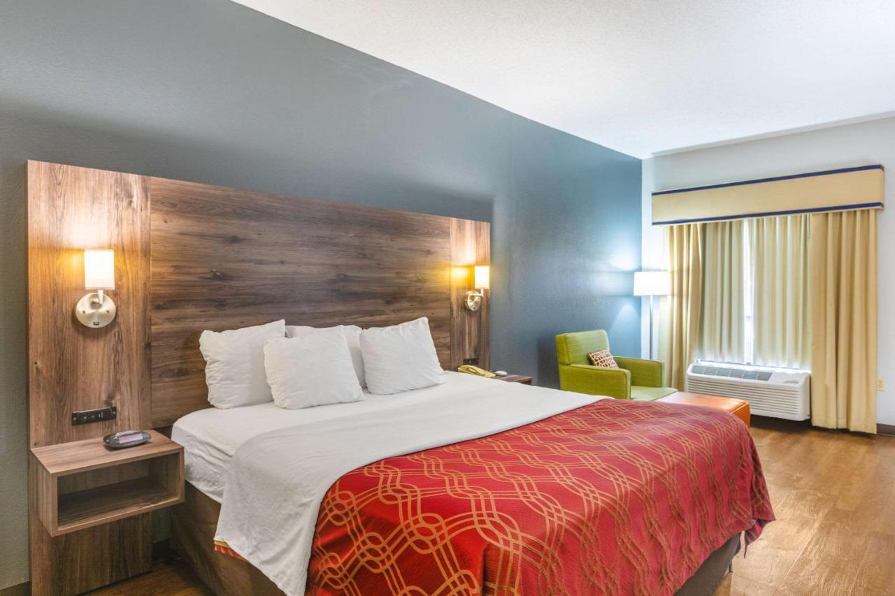 Royal Palms Inn Stockbridge Bagian luar foto