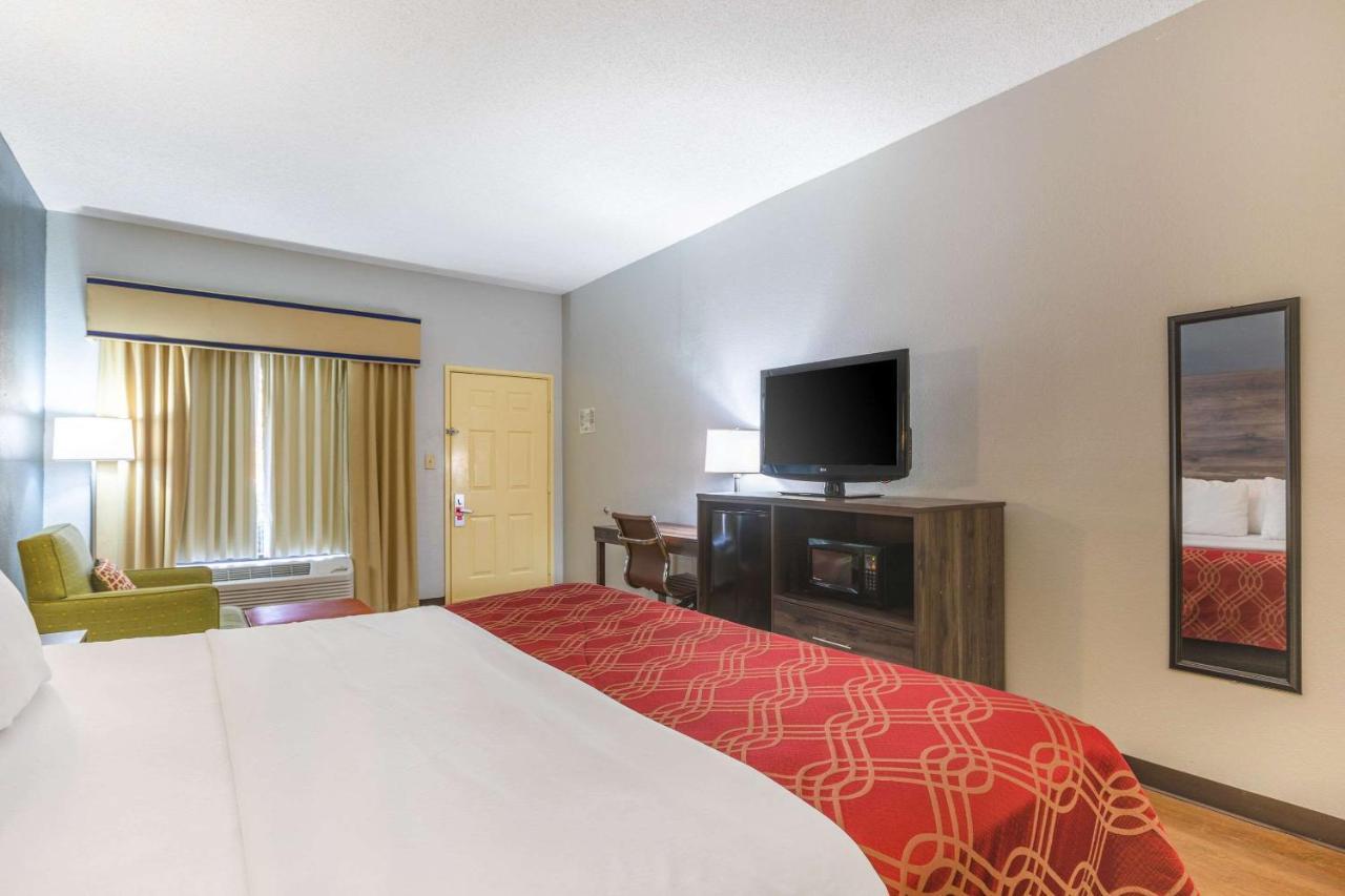 Royal Palms Inn Stockbridge Bagian luar foto