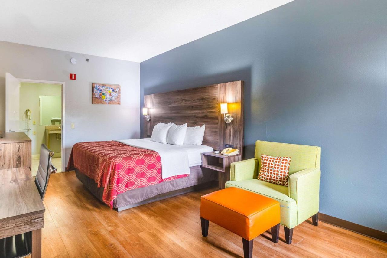 Royal Palms Inn Stockbridge Bagian luar foto