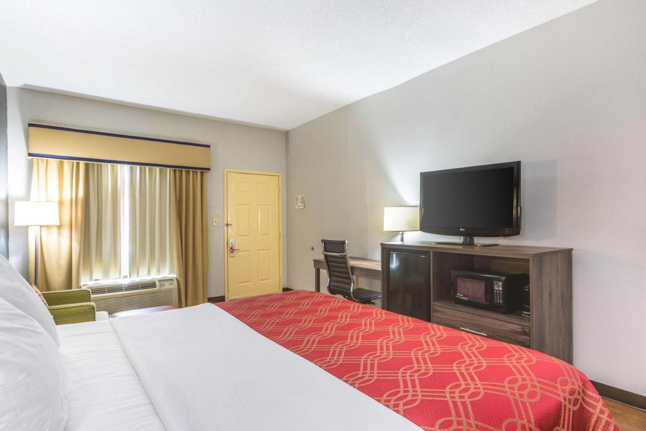 Royal Palms Inn Stockbridge Bagian luar foto