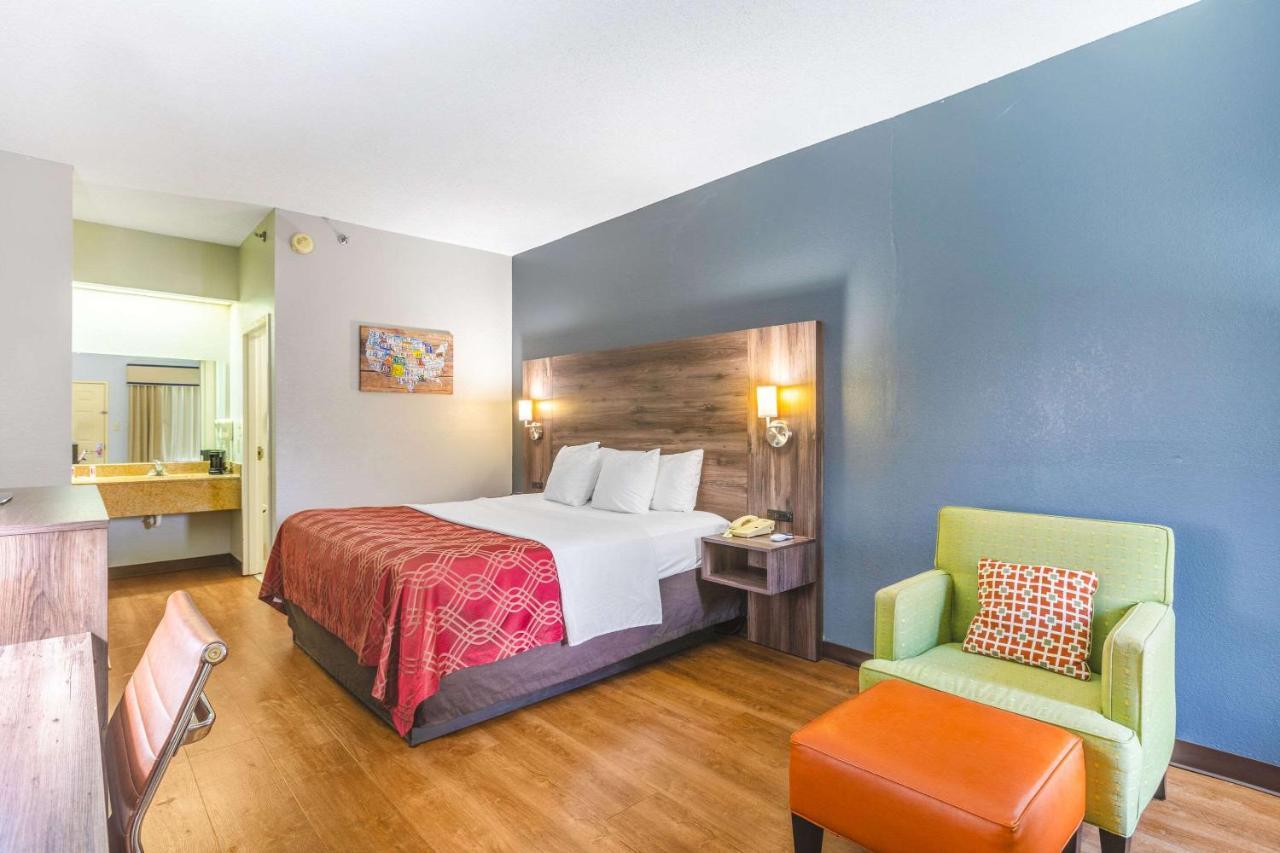 Royal Palms Inn Stockbridge Bagian luar foto
