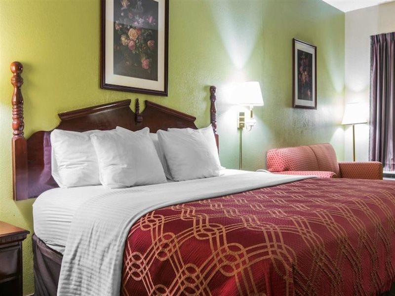 Royal Palms Inn Stockbridge Bagian luar foto