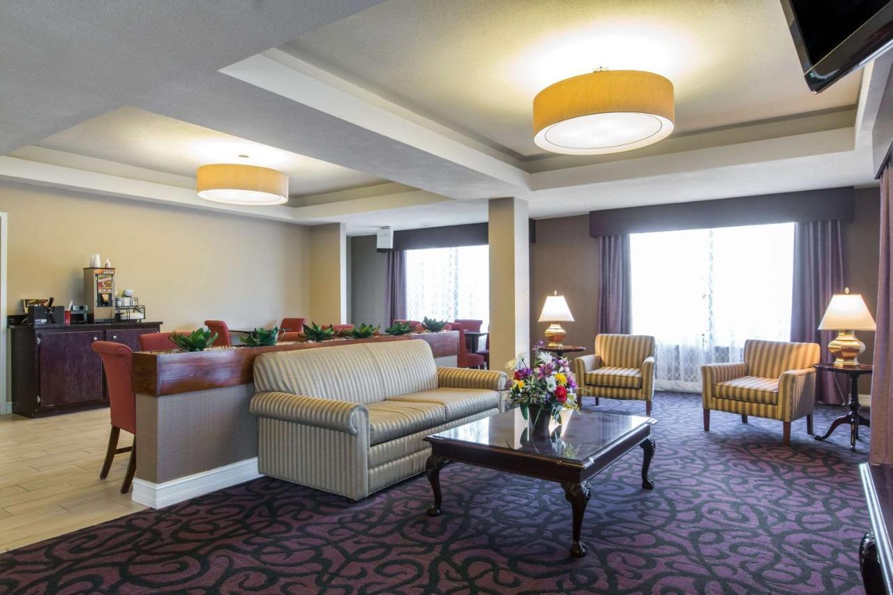 Royal Palms Inn Stockbridge Bagian luar foto